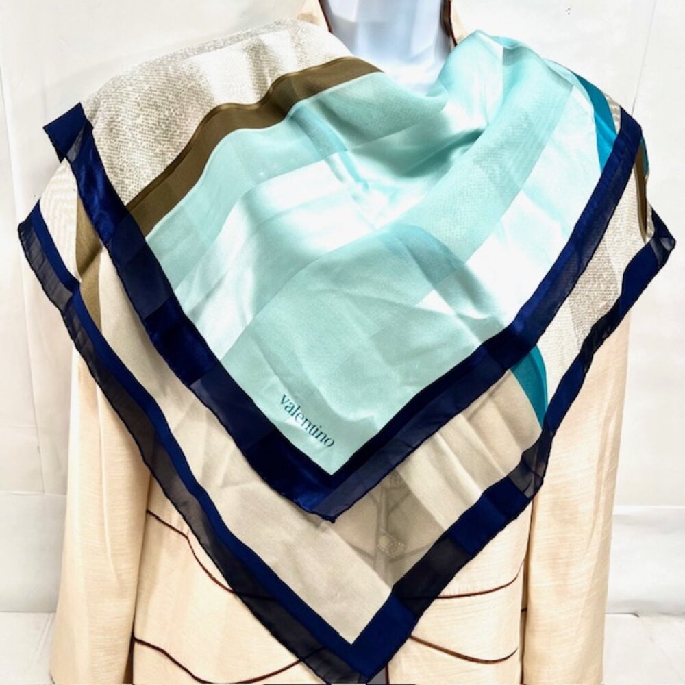 Beautiful Solf Silky Valentino Lightweight Square 34" Blue gray borwn green (84)